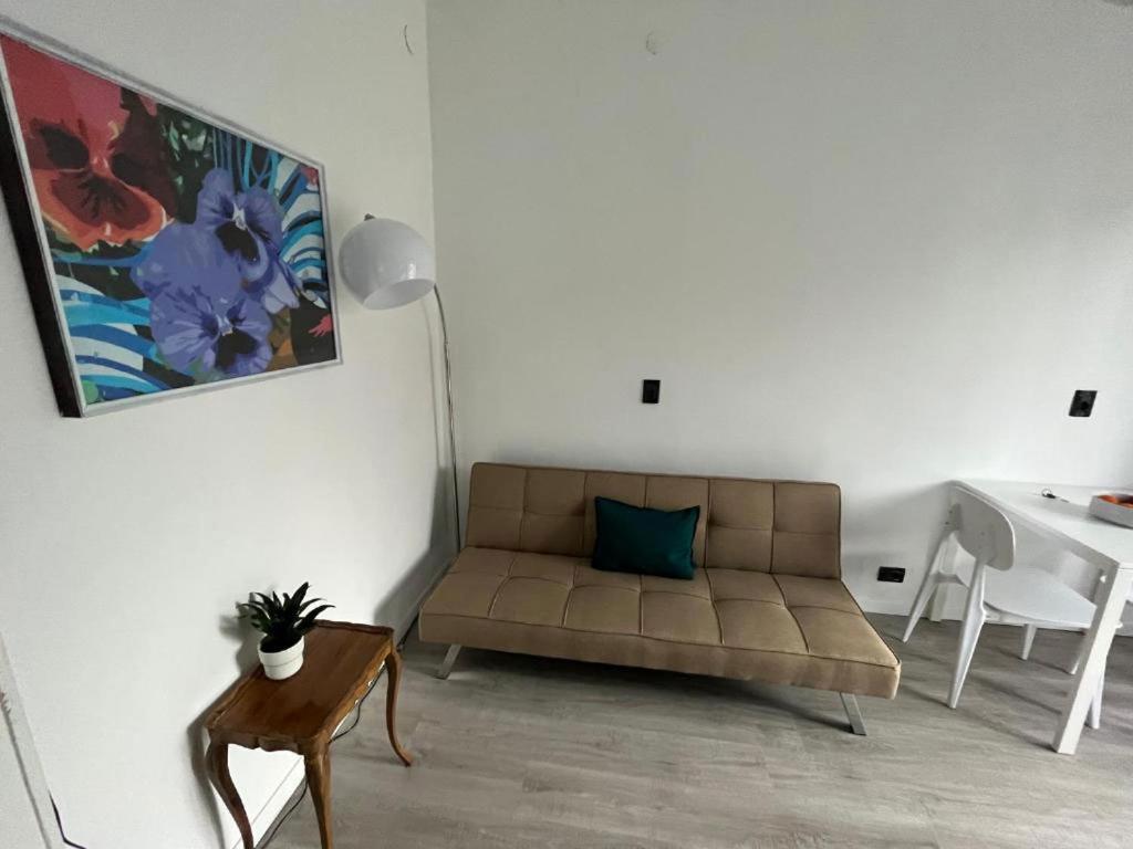 Olimpia Fidias Bilocale Isola Apartment Milan Bagian luar foto